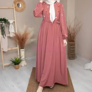 Robe Rose brodée à ceinture